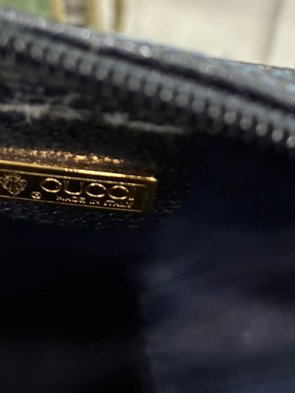 GUCCI
Vintage Wristlet Bag used condition - Picture 8 of 12